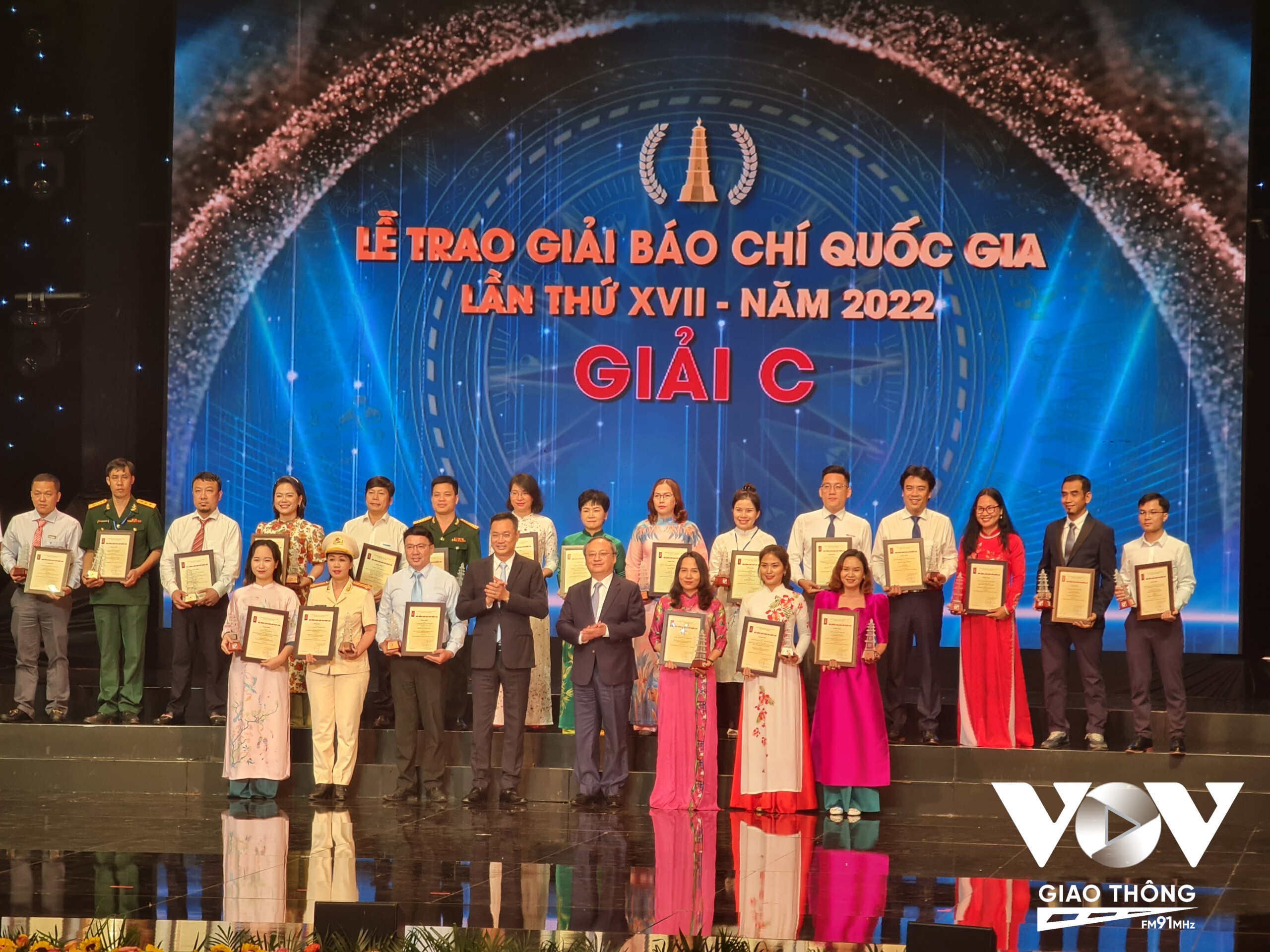 Với tác phẩm loạt 4 kỳ “Lần theo dấu cát”, thể loại phóng sự điều tra, kênh VOV Giao thông, Đài Tiếng nói Việt Nam vinh dự nhận giải C, Giải Báo chí quốc gia lần thứ 17 năm 2022.