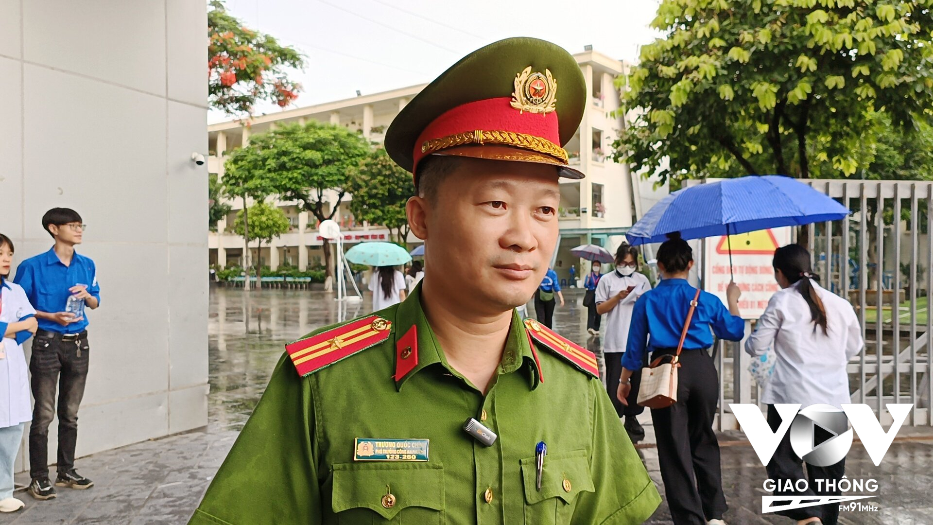 Thiếu tá Trương Quốc Chính, phó Trưởng Công an phường Dich Vọng (Cầu Giấy, HN) cho biết: Nhiệm vụ chính và quan trọng nhất của lực lượng Công an phường là đảm bảo ANTT, ATGT tại điểm thi, đồng thời luôn túc trực, sẵn sàng lực lượng hỗ trợ thí sinh khi cần.