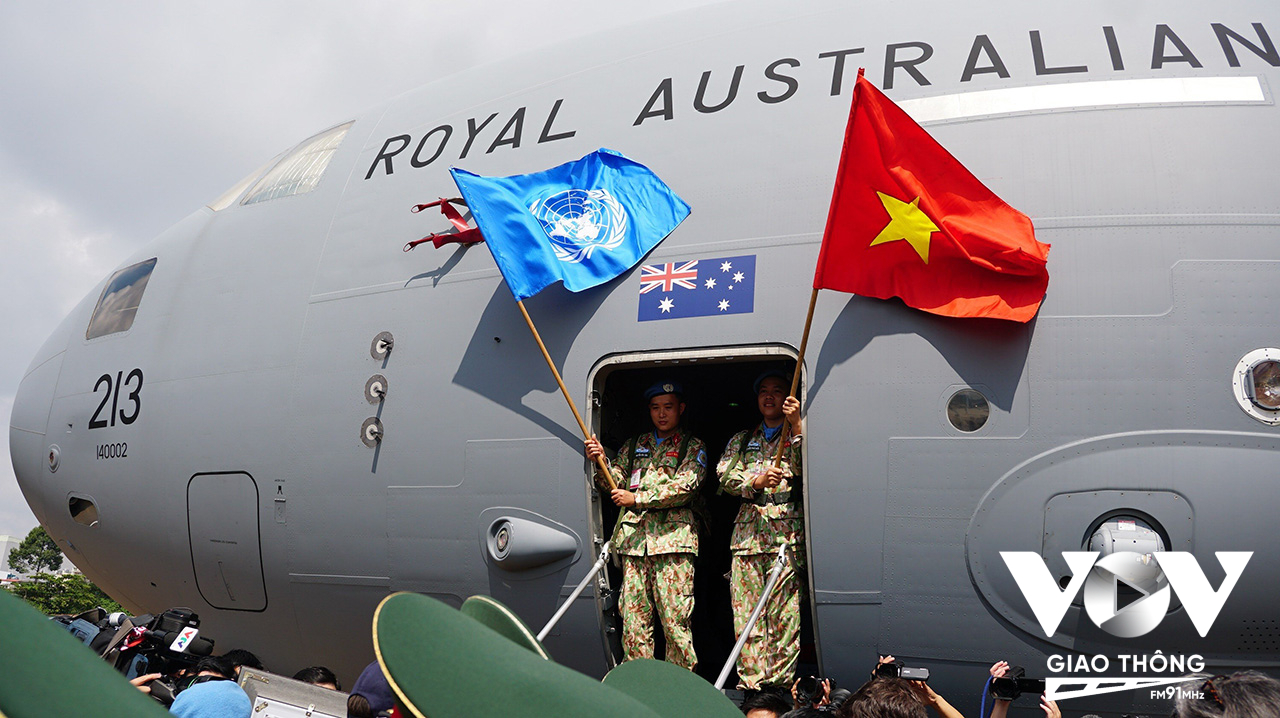 Lực lượng gìn giữ hòa bình được vận chuyển bằng máy bay C-17 của quân đội hoàng gia Úc sang châu Phi làm nhiệm vụ
