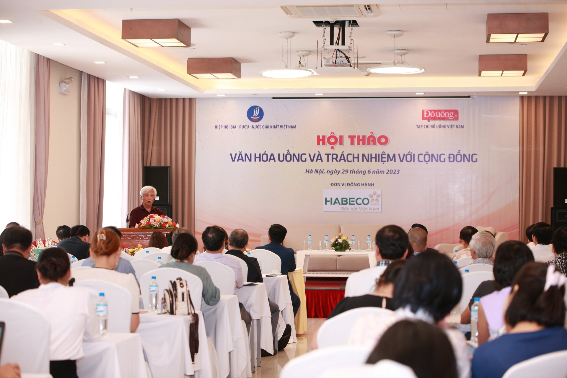 Một trong những nội dung quan trọng được thảo luận tại hội thảo là vấn đề văn hóa sử dụng rượu, bia trên thế giới nói chung và Việt Nam nói riêng