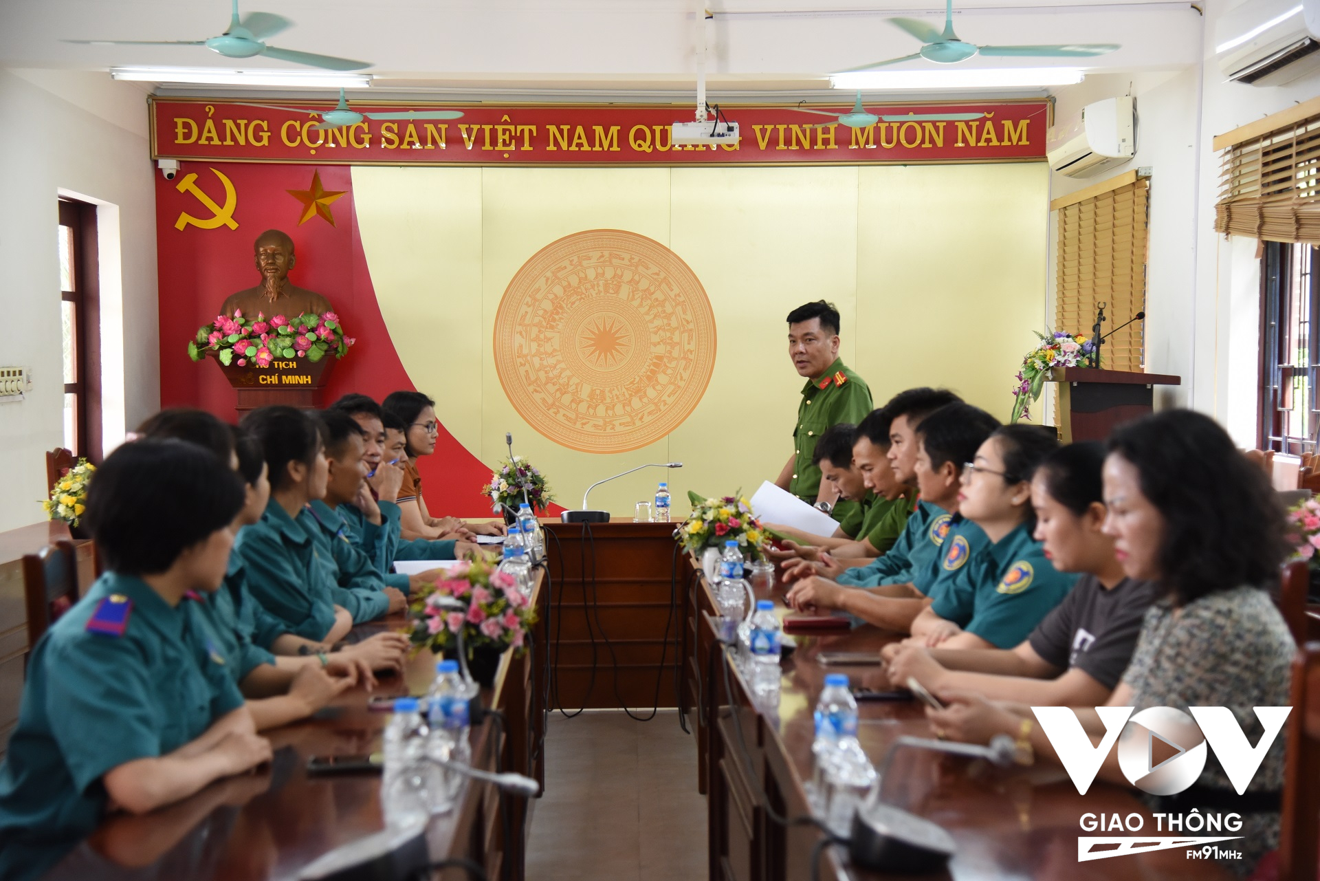Lực lượng Cảnh sát PCCC&CNCH Công an huyện Sóc Sơn tuyên truyền công tác đảm bảo an toàn PCCC rừng với BQL rừng phòng hộ đặc dụng Hà Nội