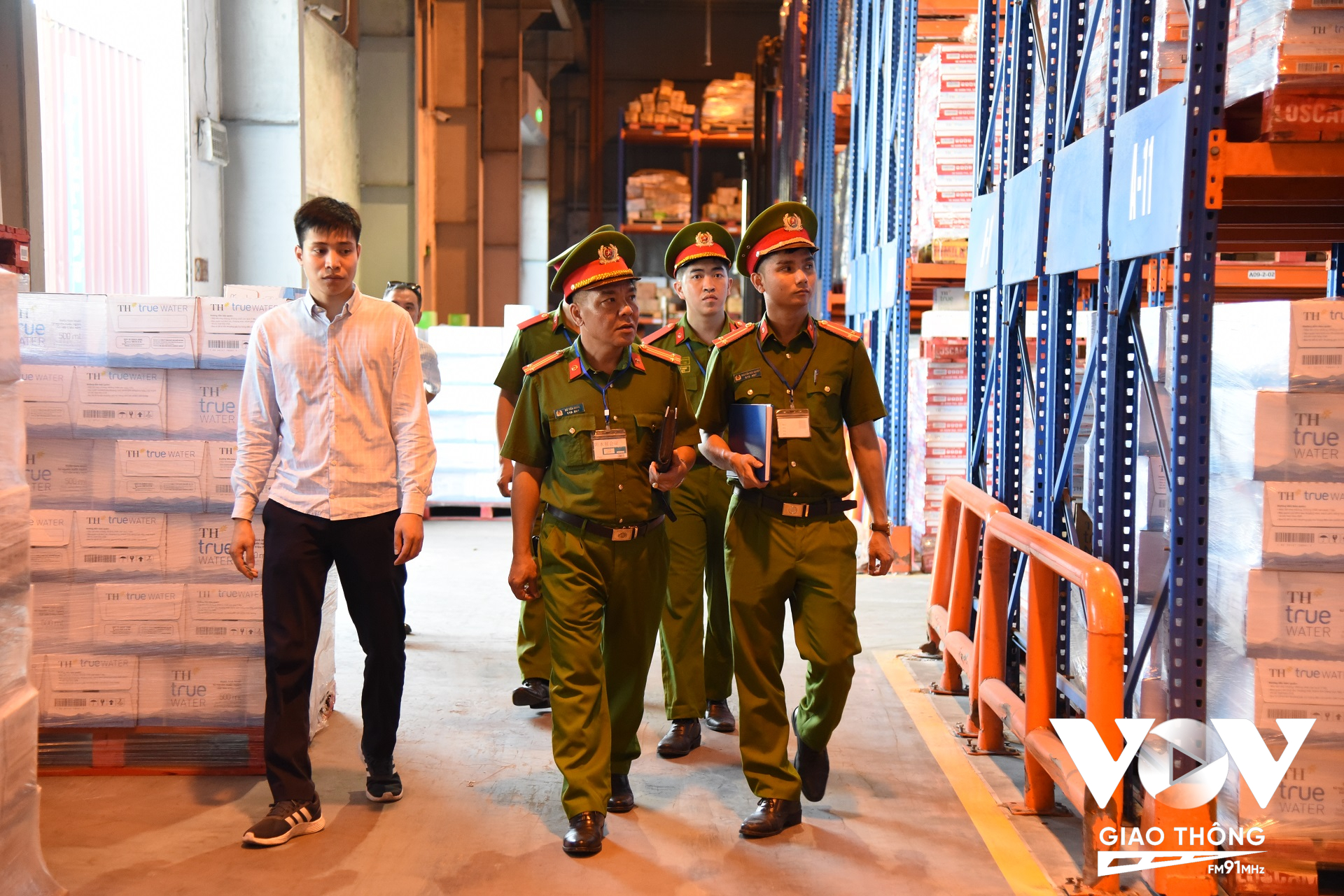 Đội Cảnh sát PCCC&CNCH Công an huyện Thạch Thất tuyên truyền công tác đảm bảo an toàn PCCC tại các kho chứa hàng và xưởng sản xuất