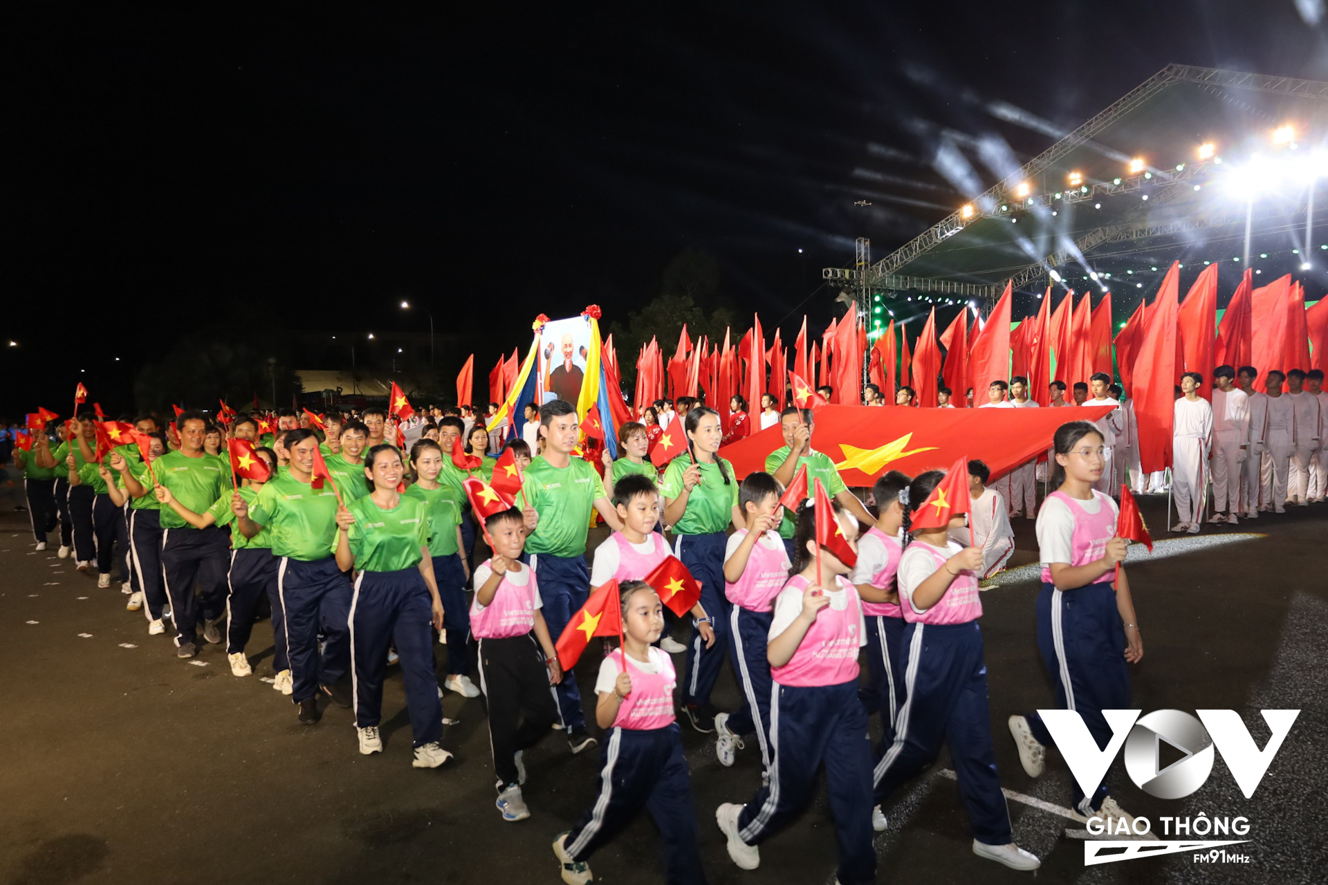 Giải Marathon quốc tế tỉnh Hậu Giang cũng chính thức khởi động với 9.000 vận động viên tham gia ở 6 cự ly.