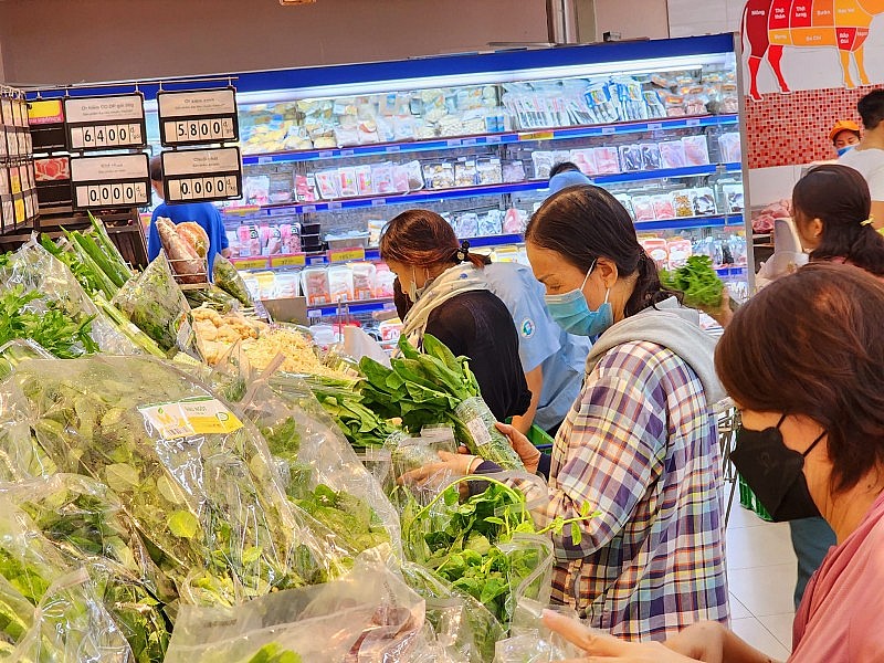 Việc giảm thuế VAT 2% đươc kỳ vọng kích cầu sức mua. Ảnh: Báo Công thương