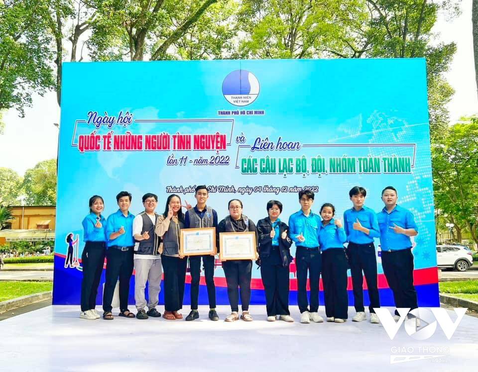 Kim Ngân cùng Đội tình nguyện được trao bằng khen trong Ngày hội Quốc tế Tình nguyện diễn ra vào 4/12/2022 tại Công viên Văn hoá Tao Đàn.