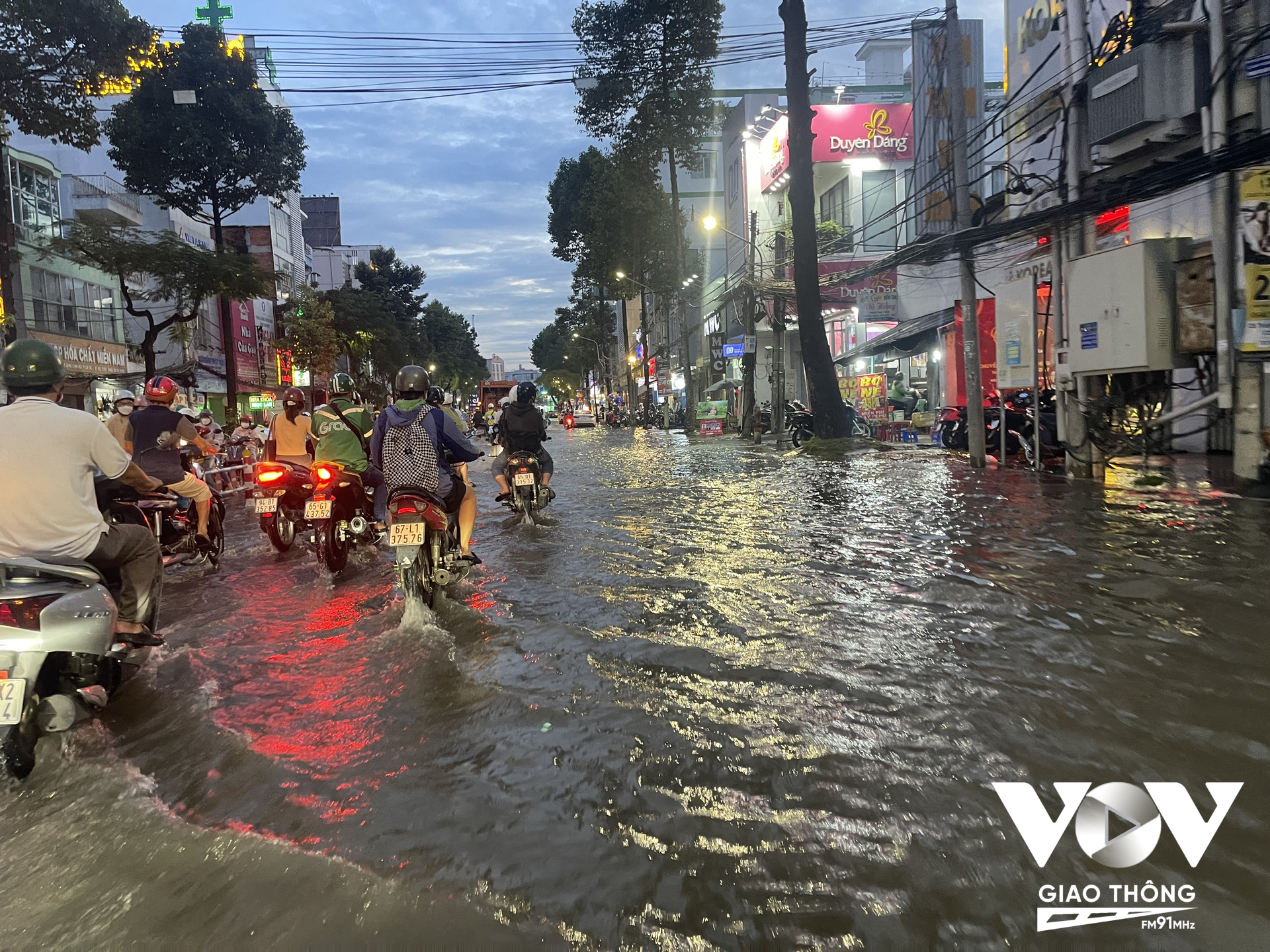 Nhiều tuyến đường nội ô TP Cần Thơ cứ mưa xuống là ngập sâu