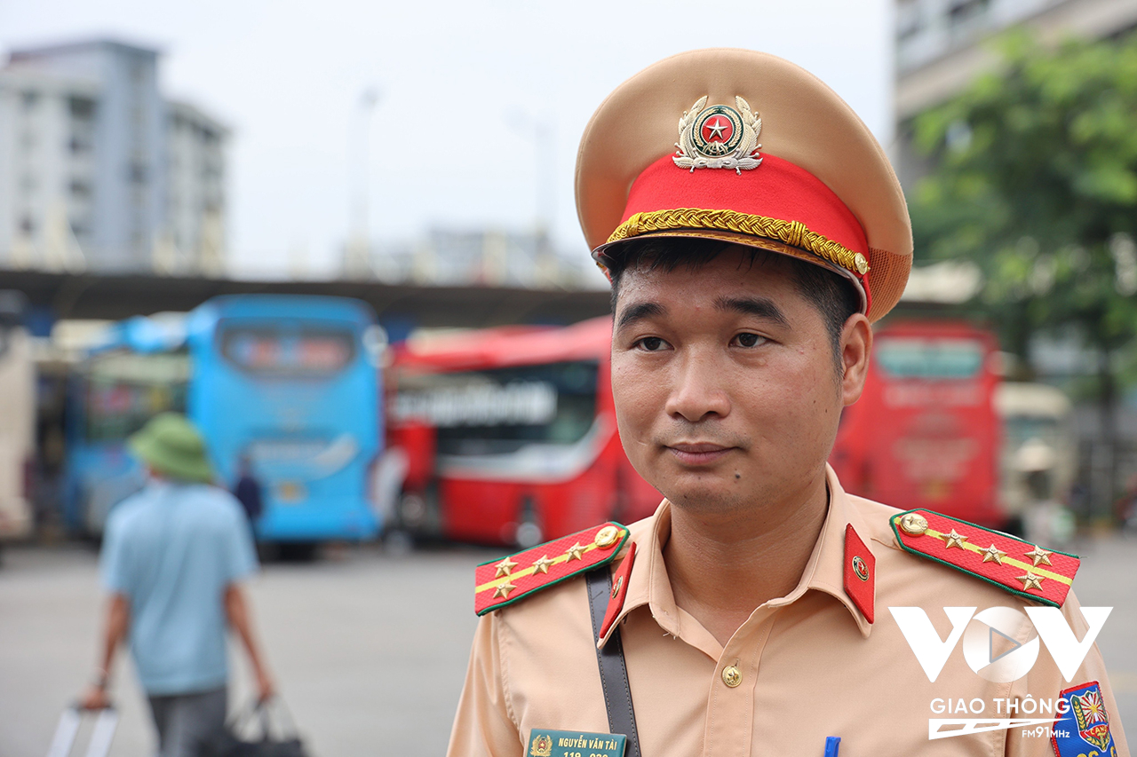 Theo Đại úy Nguyễn Văn Tài, cán bộ Đội CSGT số 6, giai đoạn 1 của kế hoạch tổng kiểm soát ô tô kinh doanh vận tải hành khách và ô tô vận tải hàng hóa bằng container sẽ được thực hiện liên tục, không dừng nghỉ.