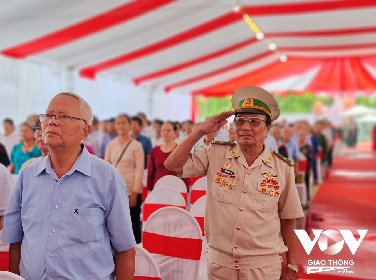 Thiếu tá Ngô Công Bảo, đảng viên lão thành 50 năm tuổi đảng, tự hào khi tham dự lễ kỷ niệm 80 nằm ngày thành lập Chi bộ Hải Bối