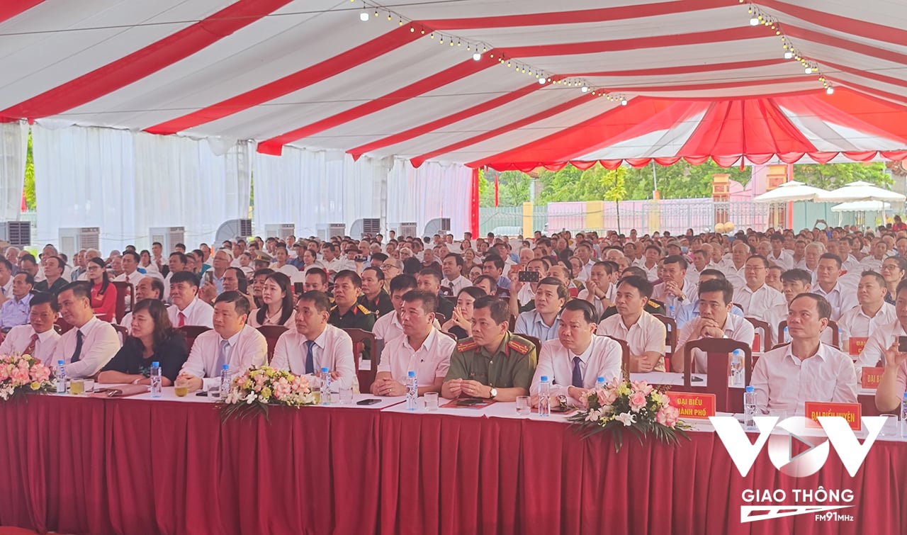 Lễ kỷ niệm thu hút hàng nghìn đại biểu, đảng viên và nhân dân xã Hải Bối, huyện Đông Anh, Hà Nội đến tham dự.