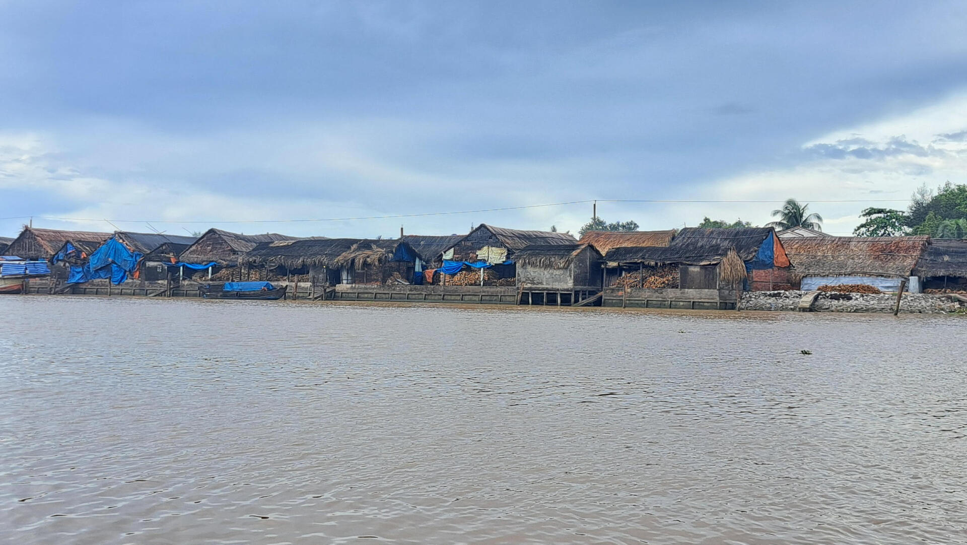 Làng nghề hầm than ở xã Phú Tân, huyện Châu Thành.