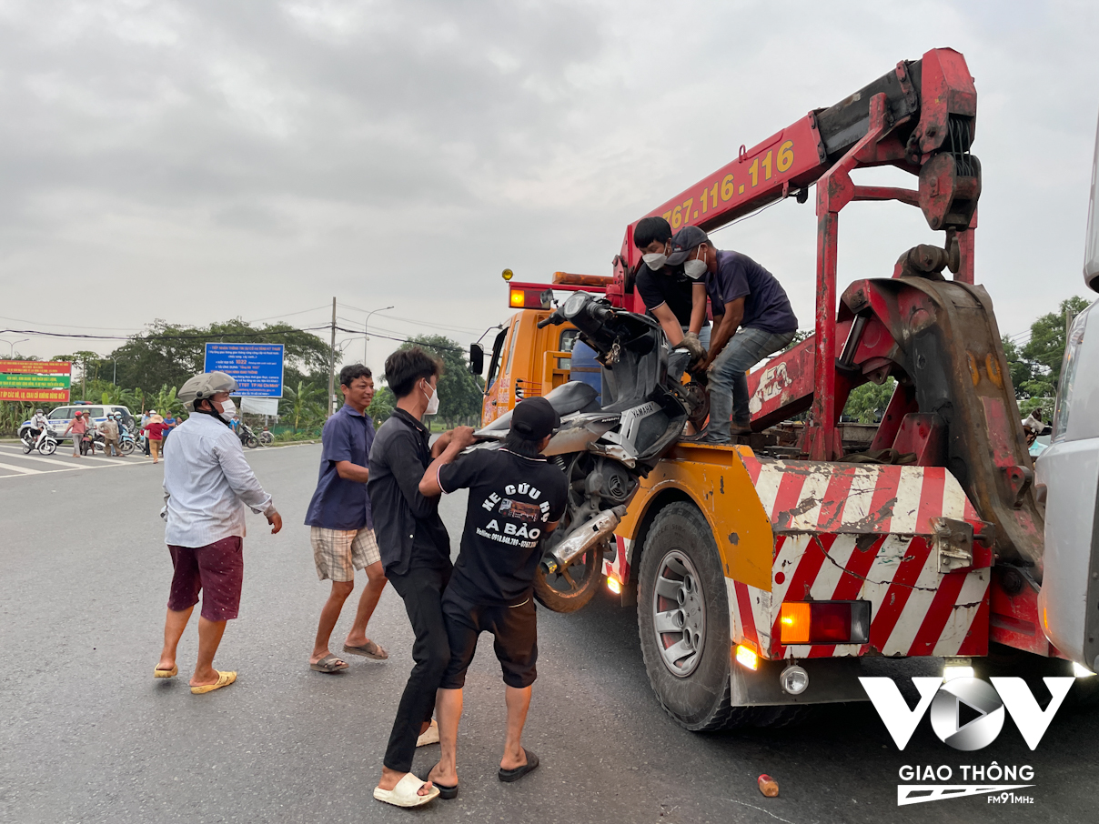 Chỉ trong 11 ngày đã xảy ra 2 vụ tai nạn tại vòng xoay cầu vượt nút giao Bình Thuận (Huyện Bình Chánh).