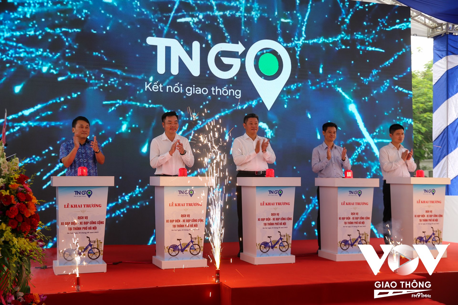 Sáng 24/8, dịch vụ xe đạp điện-xe đạp công cộng đã chính thức được ra mắt tại Hà Nội