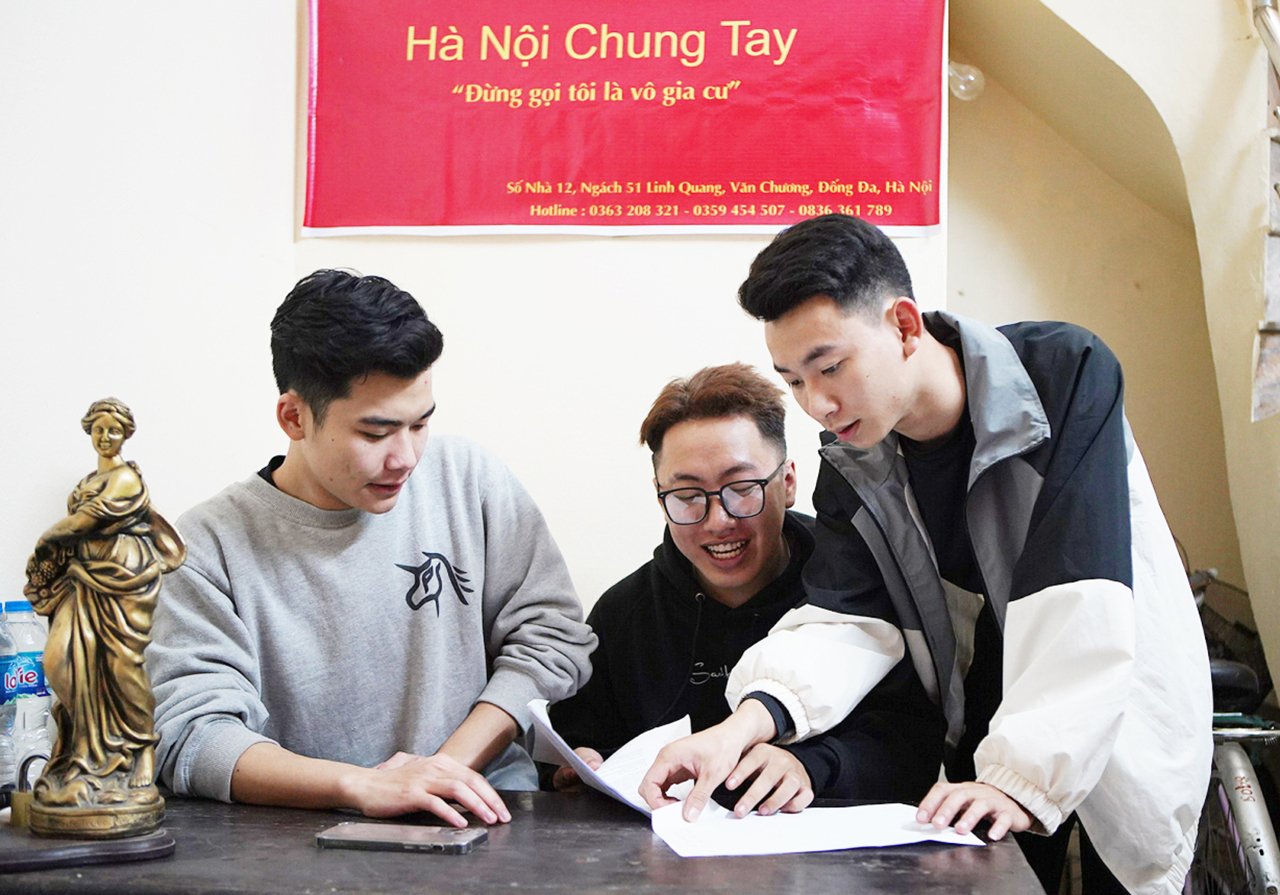 Ba chàng trai gen Z cùng nhau lập nên dự án “Hà Nội chung tay”.