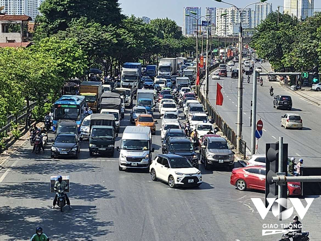 Đường Giải Phóng - Ngọc Hồi lượng phương tiện bắt đầu tăng dần - Ảnh: Lê Tùng