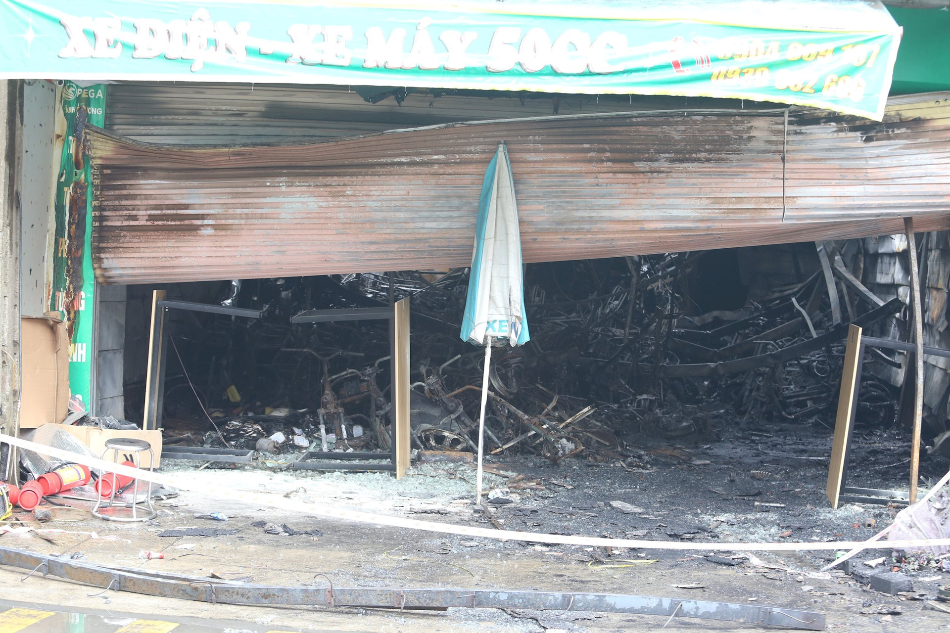 Hỏa hoạn tại ngôi nhà ở kết hợp kinh doanh xe đạp, xe máy điện khiến 3 người tử vong tại xã An Khánh, huyện Hoài Đức, Hà Nội ngày 19-7-2023 (Ảnh minh họa - Công Lý)