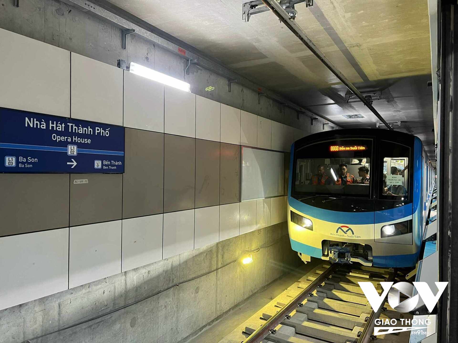 Ngày 29/8, Tuyến Metro số 1 (Bến Thành - Suối Tiên) bắt đầu chạy thử nghiệm trên toàn tuyến, bao gồm cả đoạn trên cao và đoạn đi ngầm, từ ga Bến xe Suối Tiên đến ga trung tâm Bến Thành. Ảnh minh hoạ
