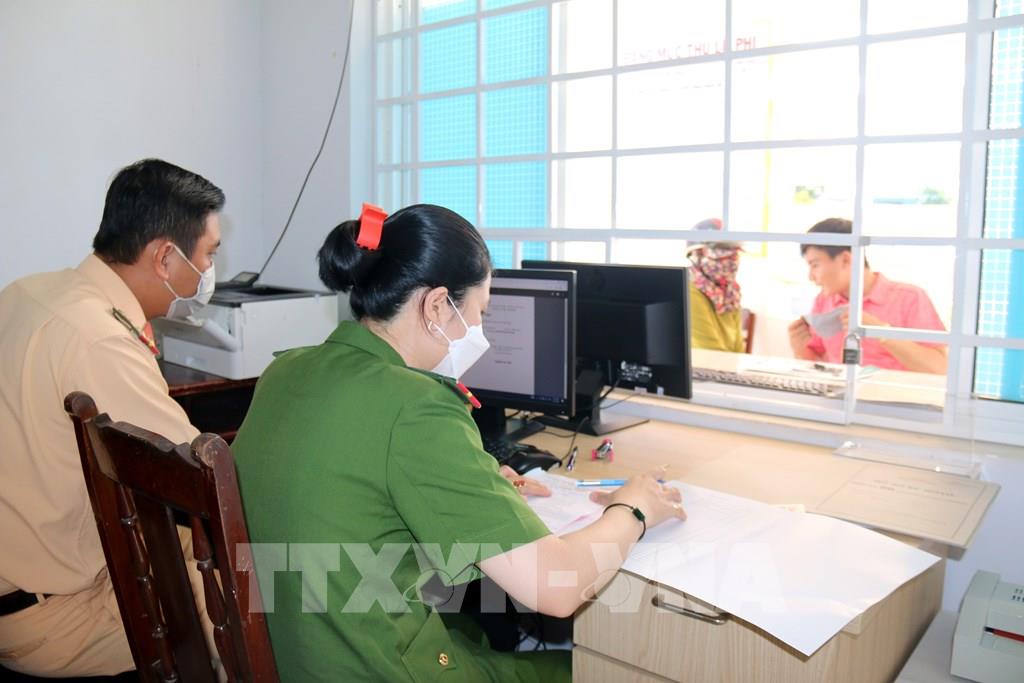  Bộ Giao thông Vận tải phản hồi kiến nghị bỏ xử phạt người dân không mua bảo hiểm xe máy khi tham gia giao thông. Ảnh: Nguyễn Thanh - TTXVN