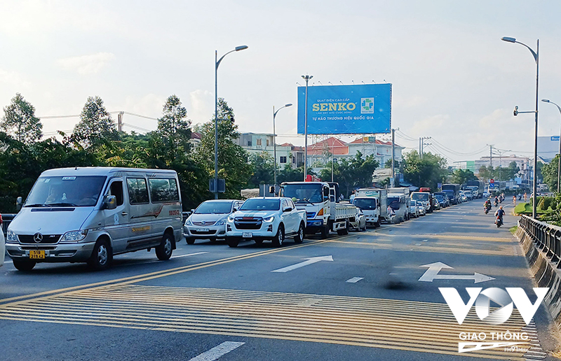 Tai nạn gây ùn tắc giao thông tuyến Quốc lộ 60 bên bời Tiền Giang