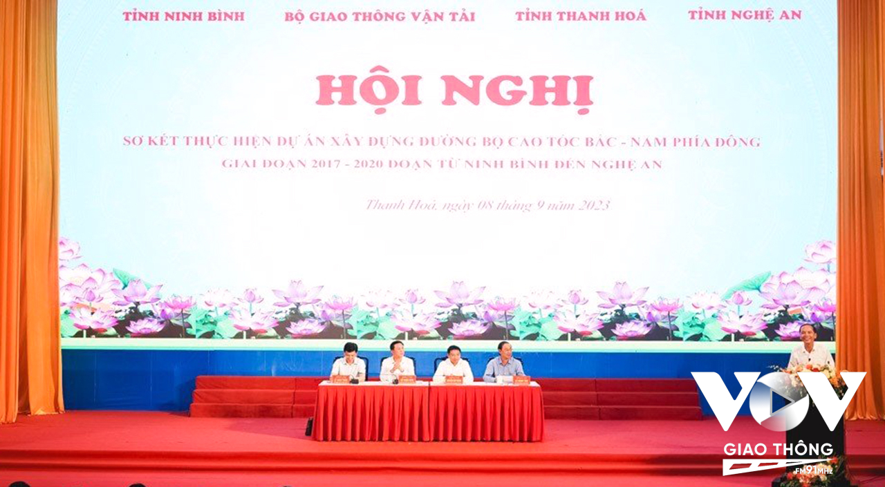 Toàn cảnh buổi Hội nghị Sơ kết thực hiện dự án xây dựng đường bộ cao tốc Bắc – Nam phía Đông giai đoạn 2017 – 2020 đoạn từ Ninh Bình đến Nghệ An