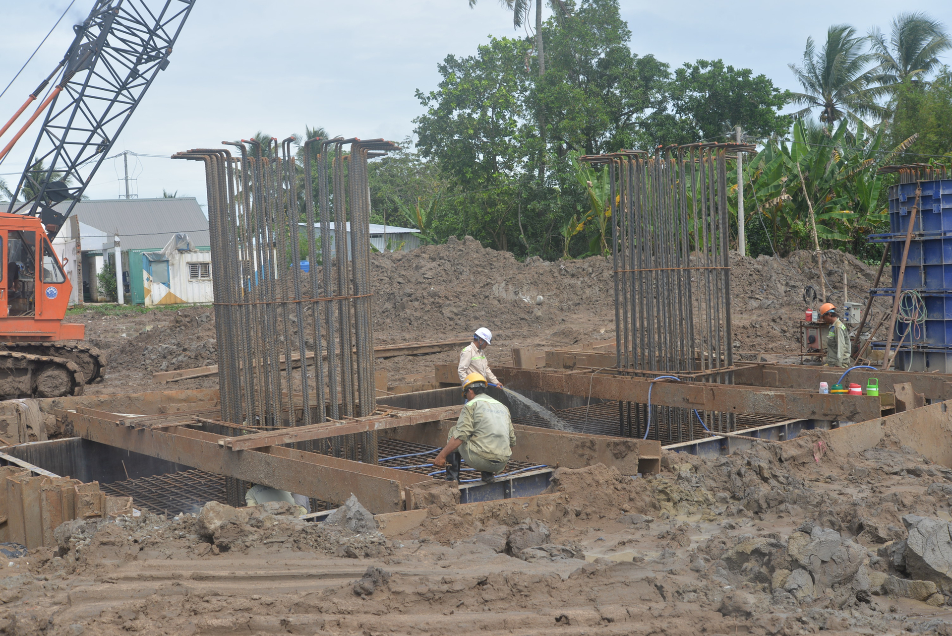 Thiếu cát, công trường thi công cao tốc Cần Thơ - Cà Mau chủ yếu đang đào móc hữu cơ, xây cầu và đường gom.