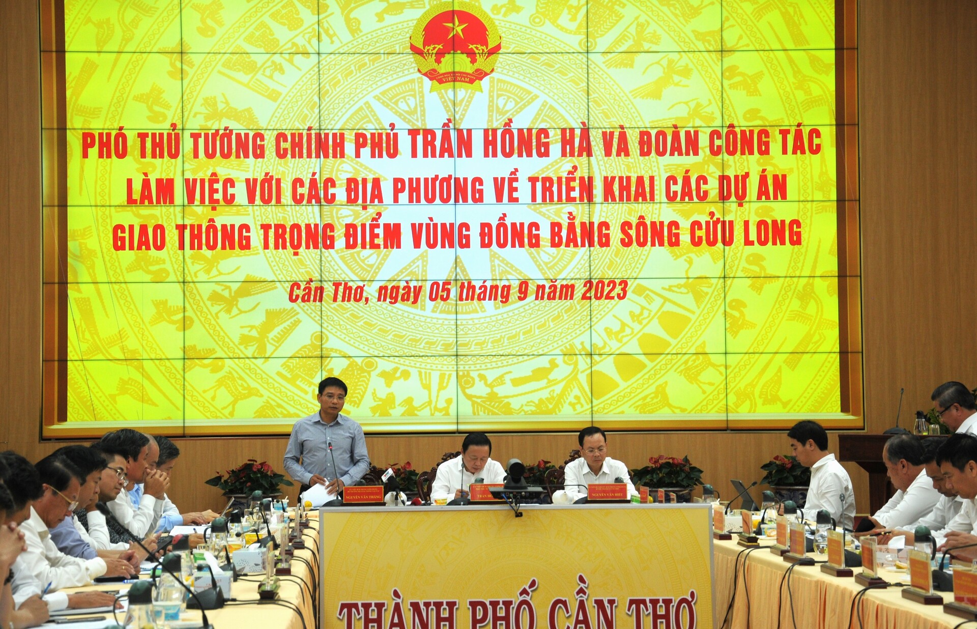 Bộ trưởng Bộ GTVT Nguyễn Văn Thắng khẳng định, toàn vùng hiện giờ chỉ cần 54 triệu khối, trong khi giấy phép các địa phương cấp hiện nay lên tới 120 mỏ với 120 triệu khối. Trữ lượng vượt xa nhu cầu.