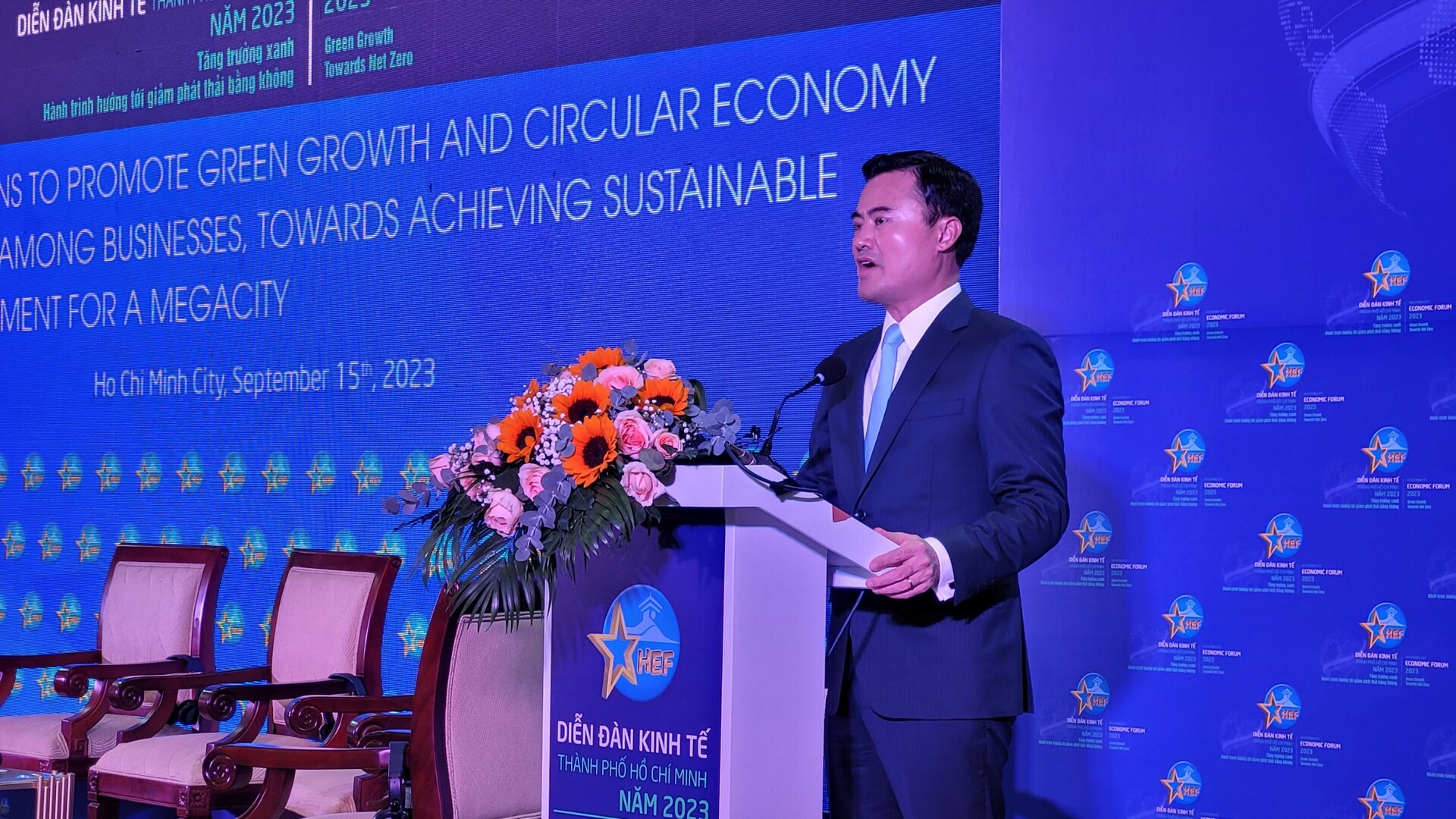 Phó Chủ tịch UBND TP.HCM Bùi Xuân Cường chủ trì phiên thảo luận Giải pháp thúc đẩy doanh nghiệp tăng trưởng xanh, áp dụng mô hình kinh tế tuần hoàn hướng tới phát triển bền vững cho một siêu đô thị
