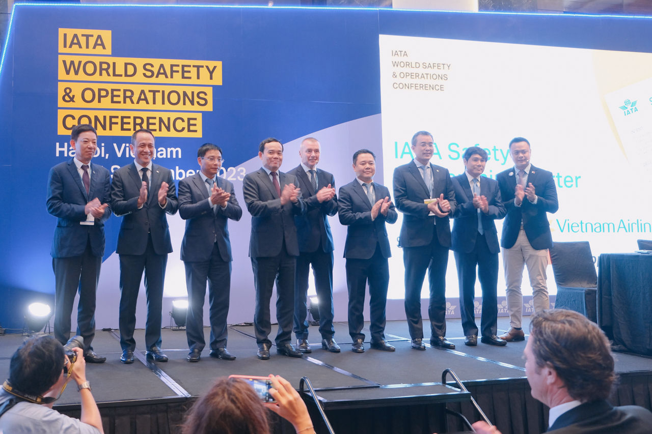 Tại Hội nghị An toàn và Khai thác hàng không thế giới 2023, Vietnam Airlines đã cùng IATA ký kết Hiến chương về Văn hóa An toàn