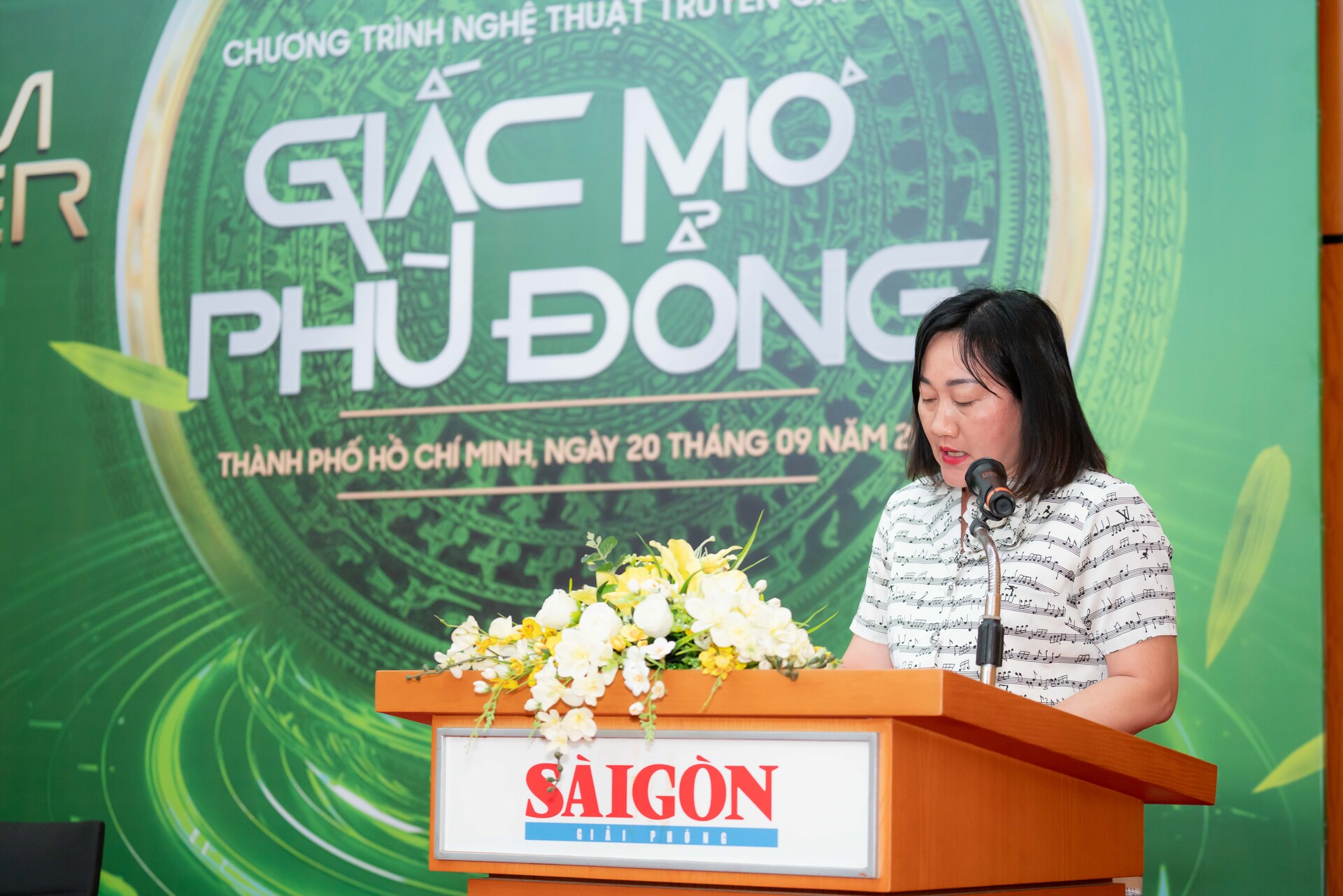 Bà Bùi Thị Hồng Sương, Phó Tổng Biên tập Báo SGGP, chia sẻ tại lễ công bố