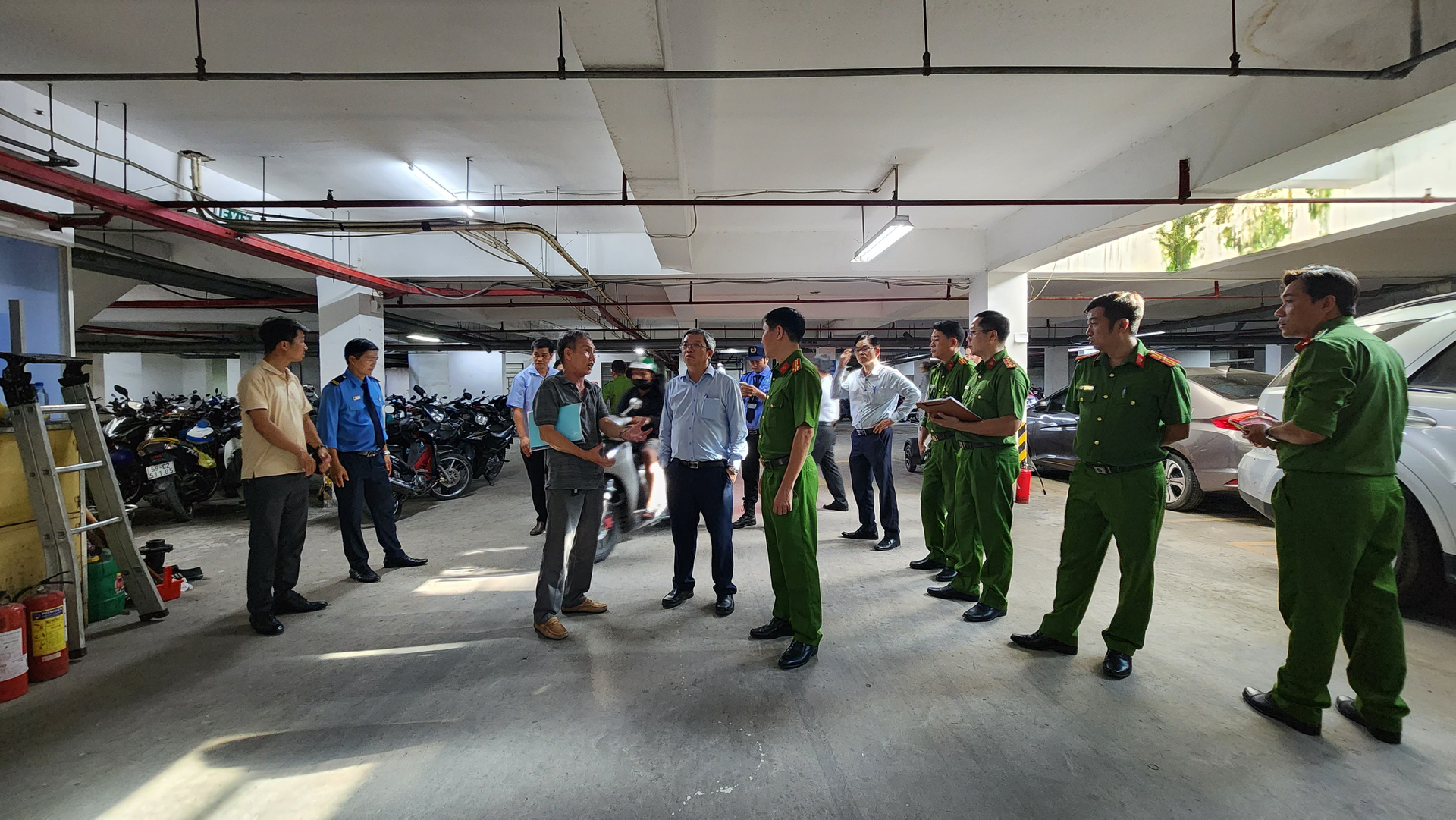 Kiểm ta công tác đảm bảo an toàn PCCC&CHCN tại khu vuec hầm xe chung cư New Sài Gòn