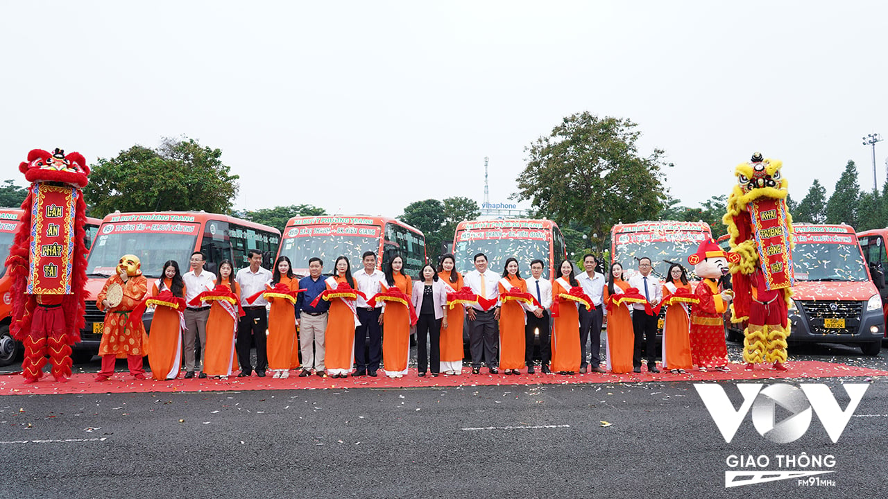 Việc đưa vào khai tác 11 tuyến xe buýt này giúp người dân Hậu Giang đi lại thuận tiện