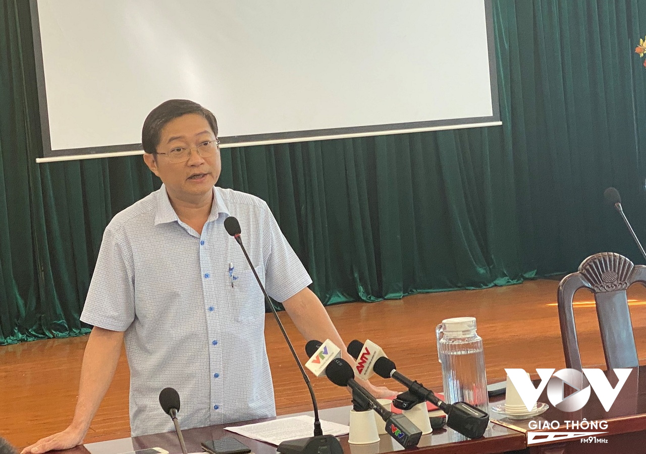 Ông Đỗ Ngọc Hải công bố quyết định kiểm tra về việc chấp hành quy định về kinh doanh và điều kiện kinh doanh vận tải bằng xe ô tô đối với Công ty TNHH Thành Bưởi.