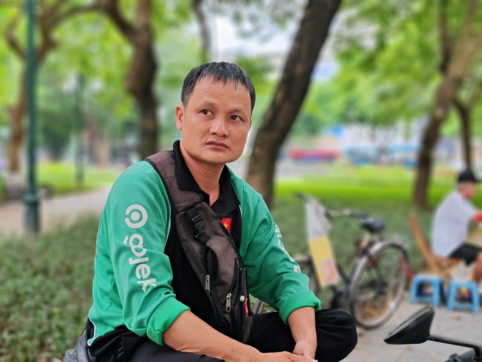Anh Trần Văn Vinh, chạy xe ôm tại khu vực Hoàn Kiếm, cho rằng, vượt đèn đỏ, đi ẩu cũng không nhanh được bao nhiêu. Hiện nay người dân phản ánh về điều tiếng xe ôm công nghệ là có phần đúng