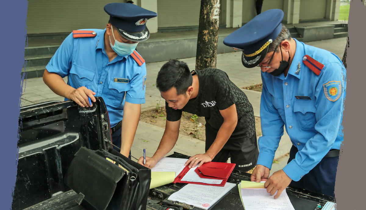 Theo đại diện Thanh tra GTVT Hoàng Mai, chế tài xử phạt còn yếu, hạ tầng đáp ứng chính thức nhu cầu đỗ xe, sang tải lại thiếu, khiến cho việc xử phạt như một vòng luẩn quẩn.