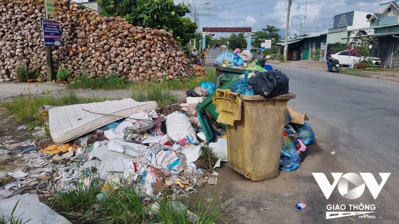 Không phân loại rác tại nguồn, là nguyên nhân nhiều bãi rác tự phát trên địa bàn huyện Long Hồ - Vĩnh Long trở thành nỗi ám ảnh của người dân sinh sống lân cận.