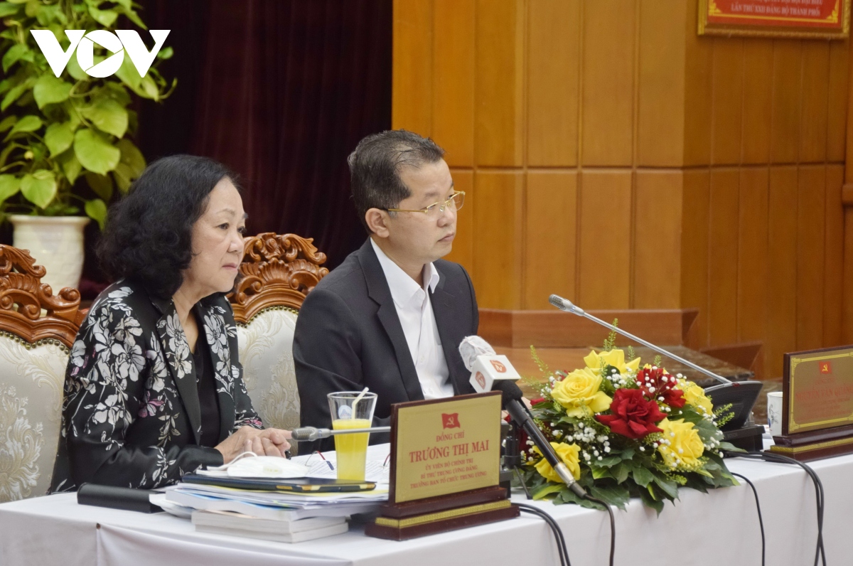  Bà Trương Thị Mai- Thường trực Ban Bí thư-Trưởng Ban Tổ chức Trung ương trong một buổi làm việc với Ban Thường vụ Thành ủy Đà Nẵng