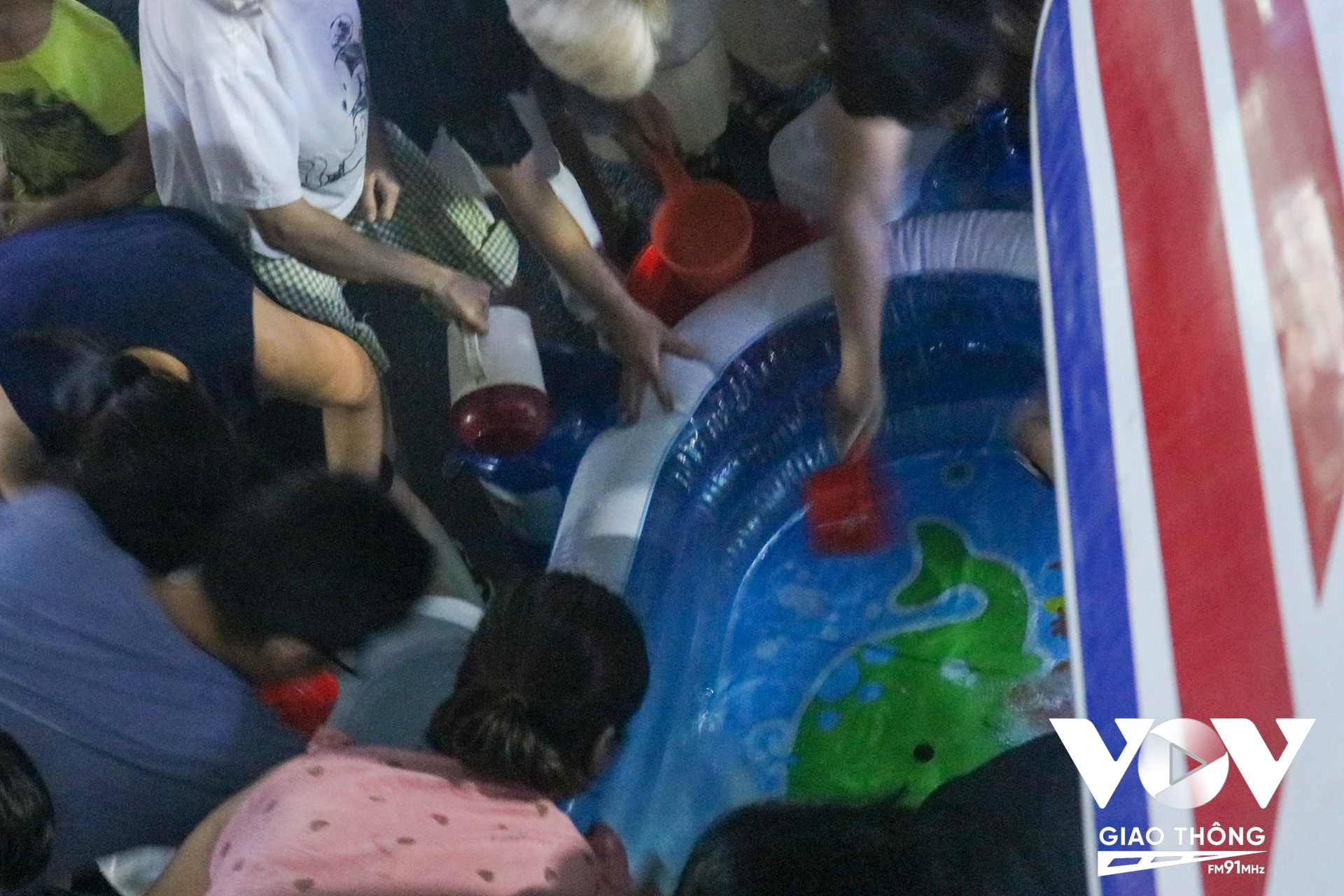Bể bơi trẻ em như là 'phao cứu sinh' của bà con Khu đô thị Thanh Hà