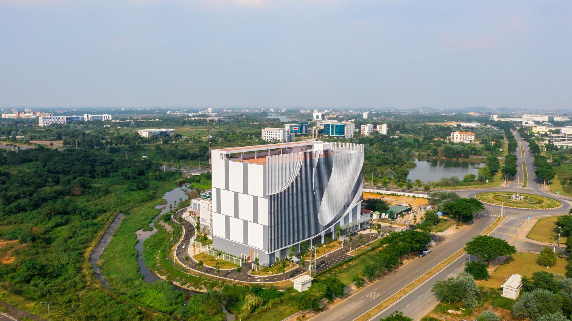 VNPT IDC Hòa Lạc có vị trí trung tâm Khu Công nghệ cao Hòa Lạc.