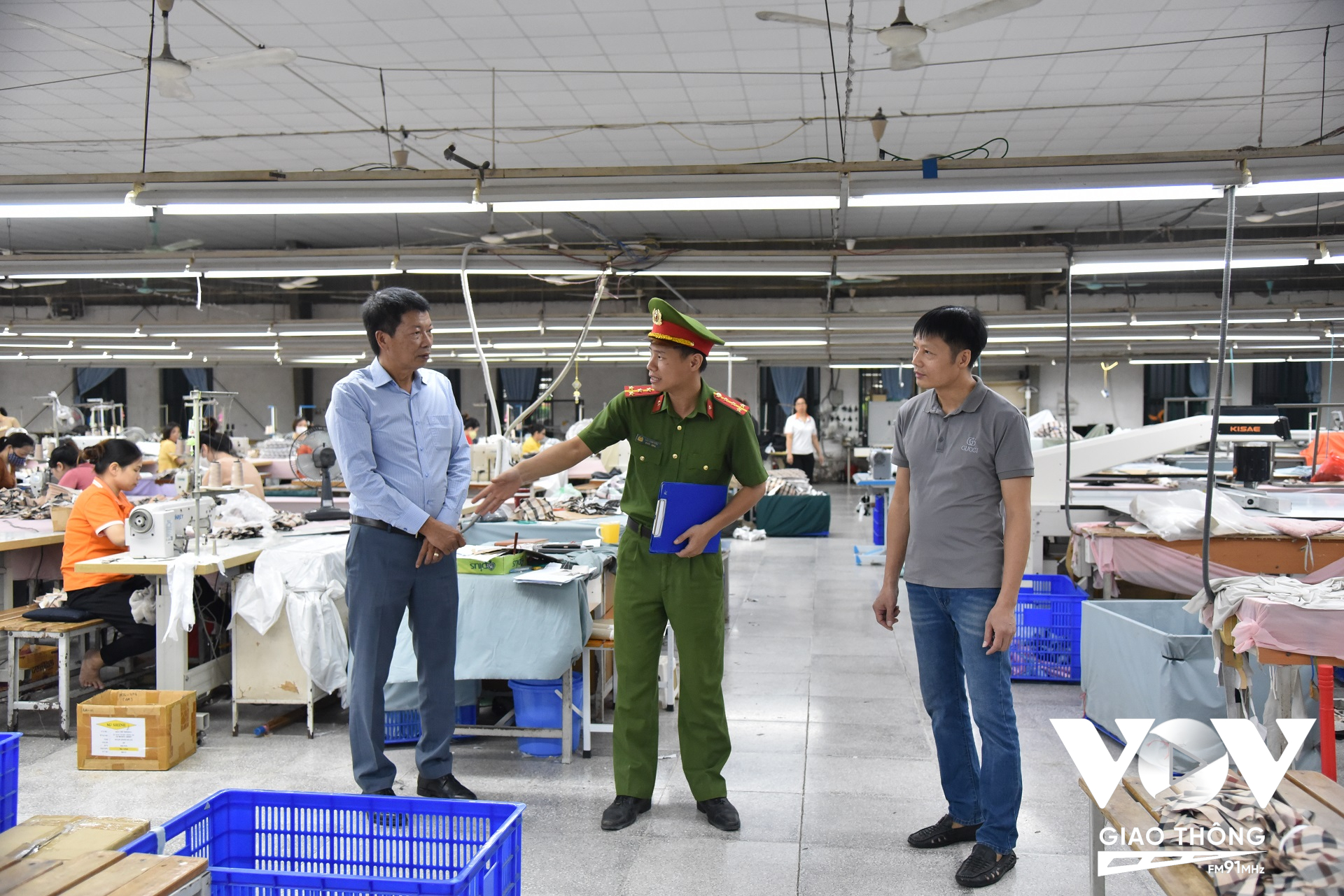 Đội Cảnh sát PCCC&CNCH Công an huyện Thanh Trì hướng dẫn công tác PCCC cho các doanh nghiệp thuộc Cụm Công nghiệp Ngọc Hồi