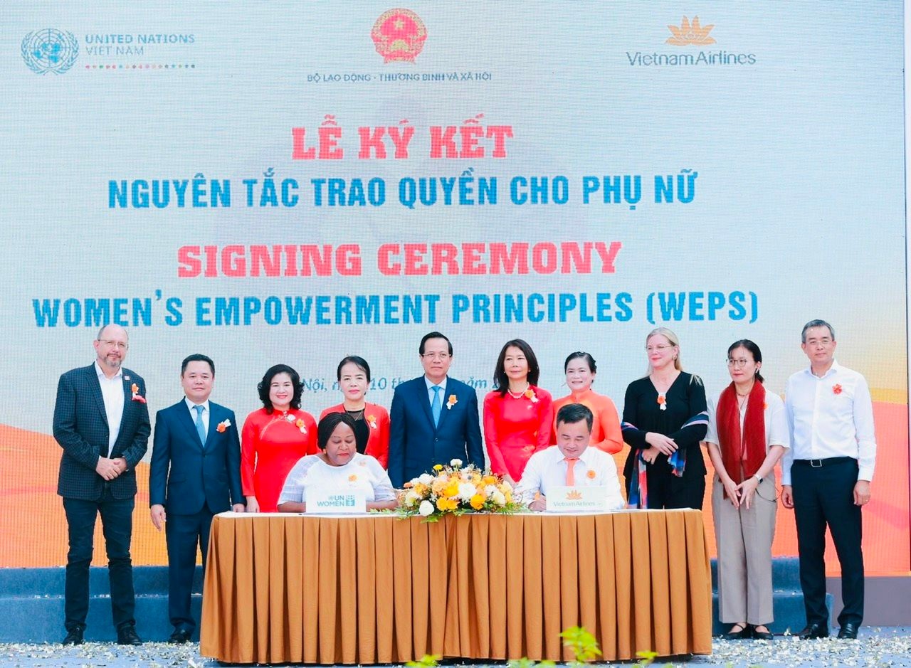 Vietnam Airlines cùng Liên hợp quốc tại Việt Nam ký cam kết tham gia các nguyên tắc Trao quyền cho phụ nữ