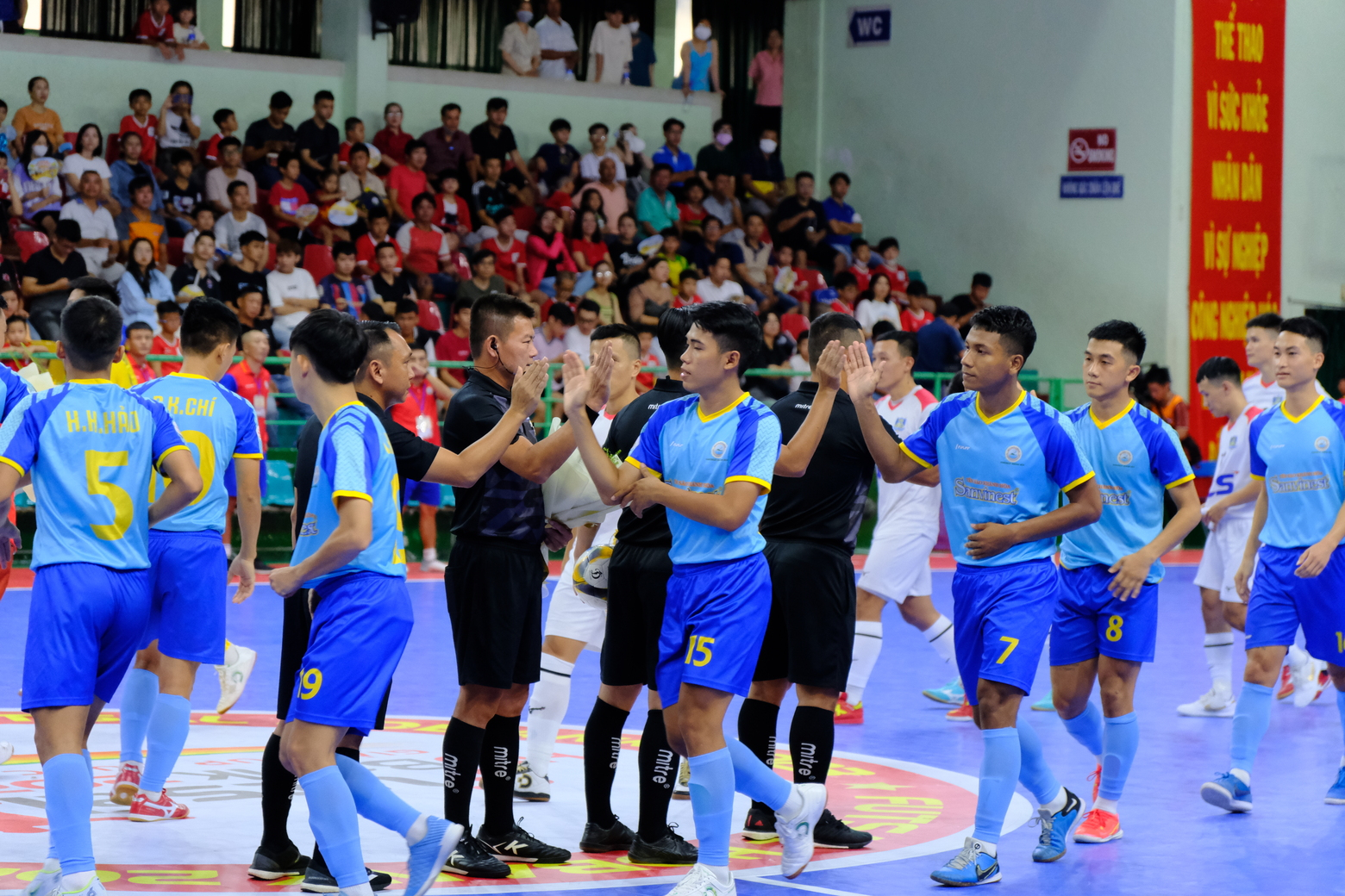 Chiều cùng ngày hai cặp đấu của bảng A sẽ bước vào lượt 2 vòng bảng là Tân Hiệp Hưng gặp Cao Bằng (14 giờ 30) và Sanvinest Khánh Hòa gặp Thái Sơn Nam (17 giờ)