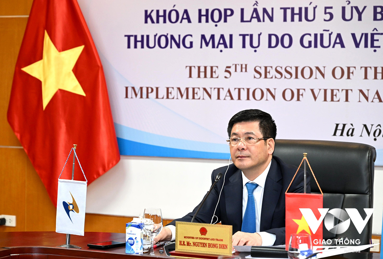 Bộ trưởng Bộ Công Thương Nguyễn Hồng Diên phát biểu tại Khoá họp