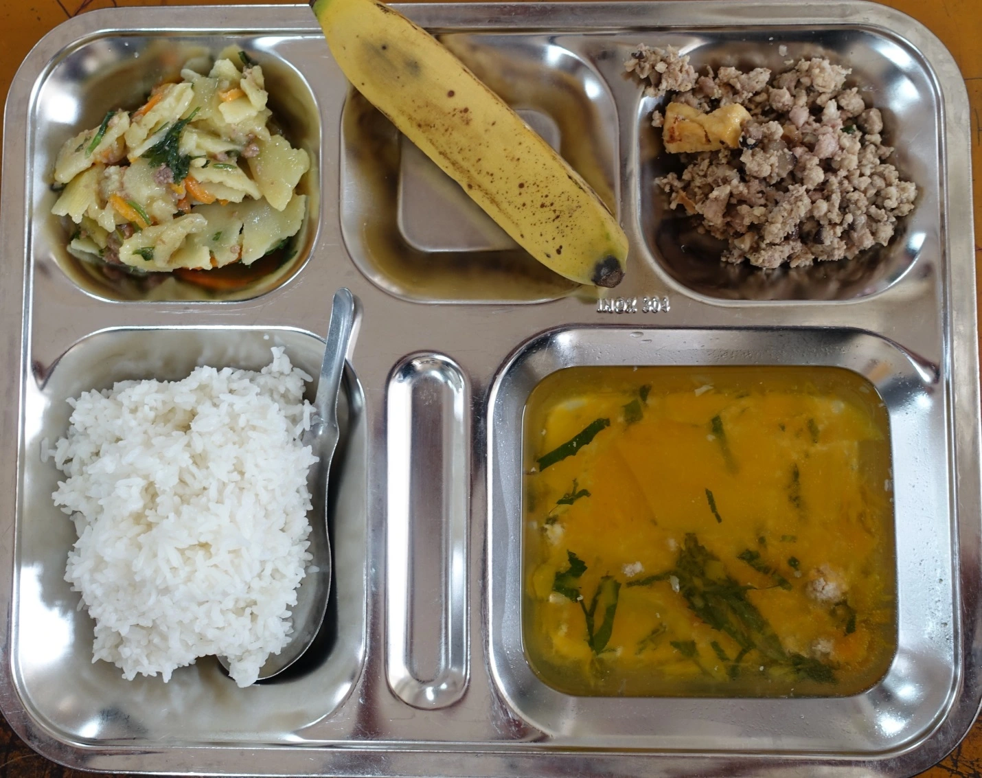 Một trong những thực đơn mà nhà trường áp dụng từ Phần mềm Xây dựng thực đơn cân bằng dinh dưỡng, nội dung thứ nhất của Dự án Bữa ăn học đường.