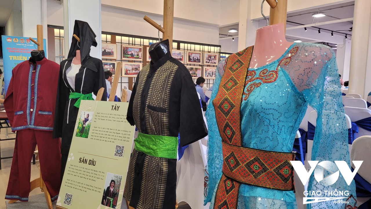 Trưng bày 16 bộ trang phục truyền thống đại diện các dân tộc đang sinh sống trên địa bàn TP.HCM