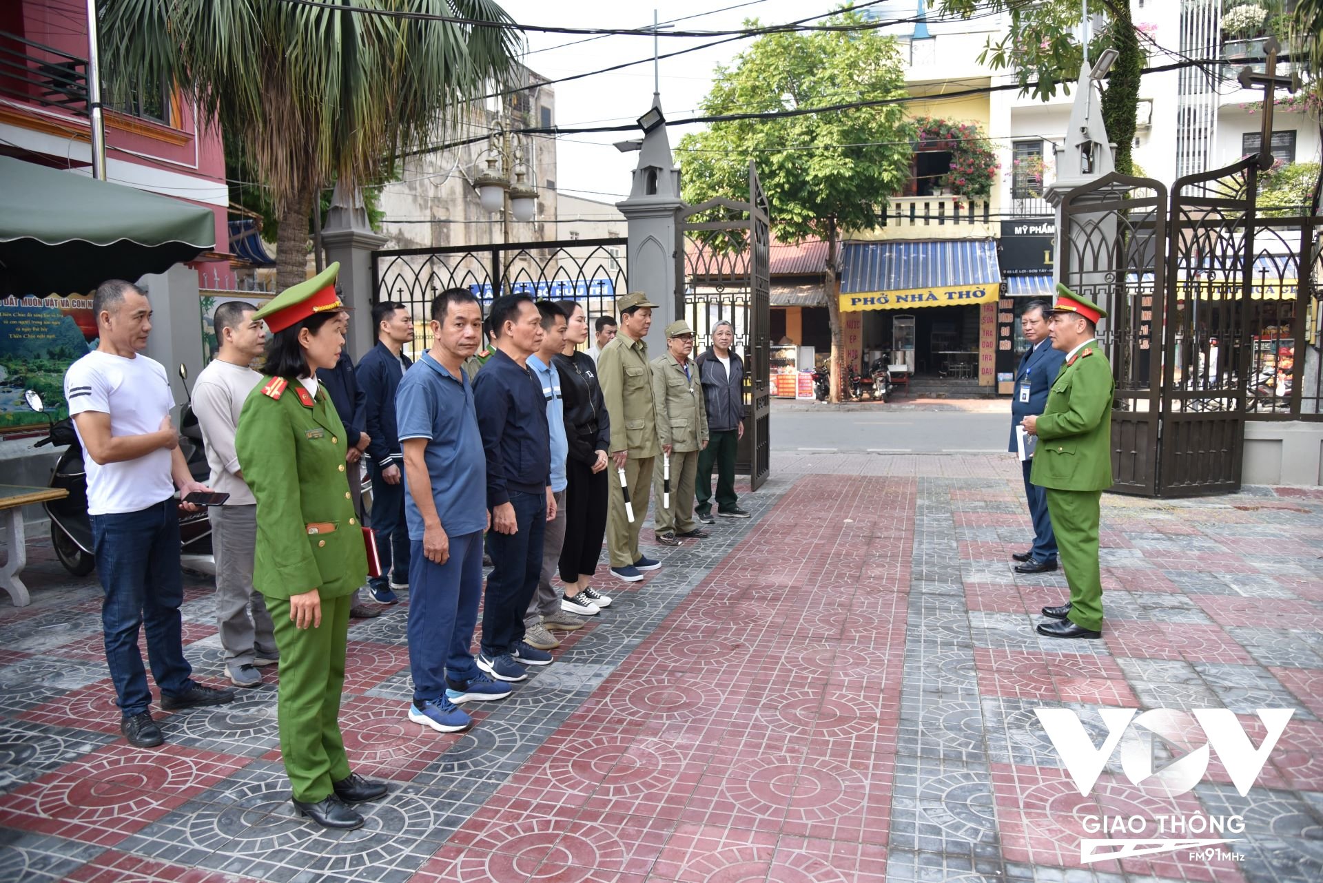 Lực lượng PCCC cơ sở và các Tổ liên gia an toàn PCCC trên địa bàn phường Lê Lợi luôn sẵn sàng phối hợp xử lý những sự cố cháy nổ ngay từ khi mới phát sinh