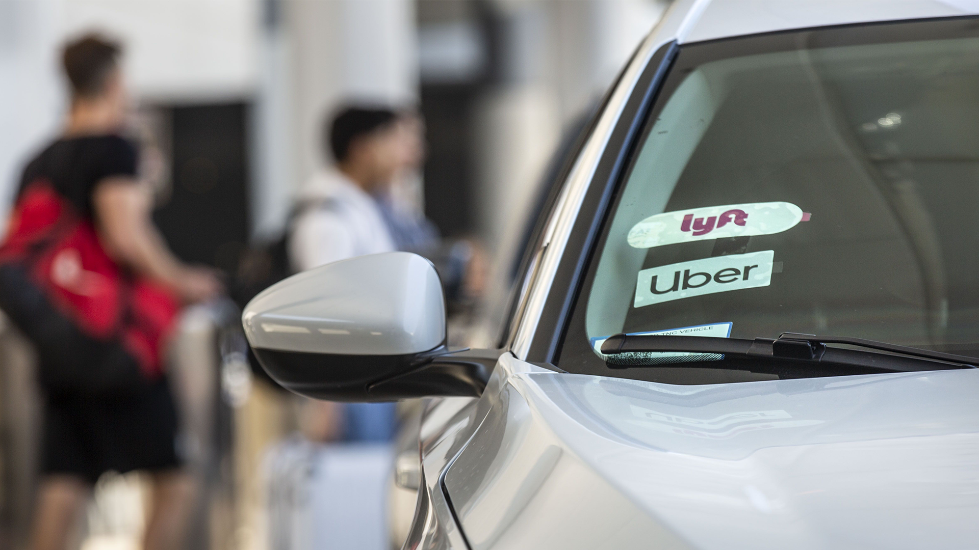 Uber và Lyft khẳng định đều khẳng định nhiều tài xế của họ thích làm việc như những nhà thầu độc lập.
