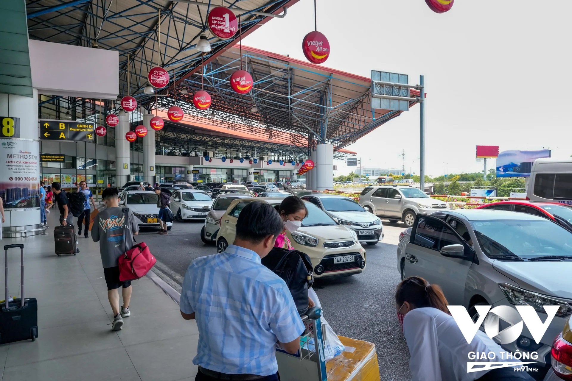 Mỗi ngày, sân bay Nội Bài và Tân Sơn Nhất có 16.000-20.000 lượt phương tiện qua trạm thu phí