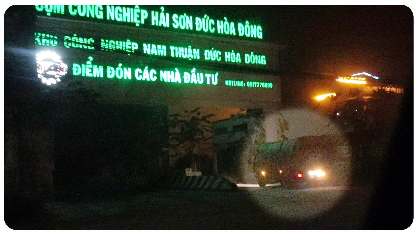Chiếc xe tải chở rác lậu sau một phi vụ thành công trở lại Khu công nghiệp Hải Sơn tiếp tục những chuyến đi “đi đêm”