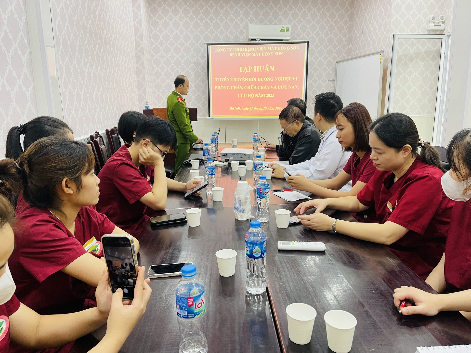 Tập huấn nghiệp vụ phòng cháy chữa cháy- cứu hộ cứu nạn cho cán bộ nhân viên Bệnh viện mắt Hồng Sơn