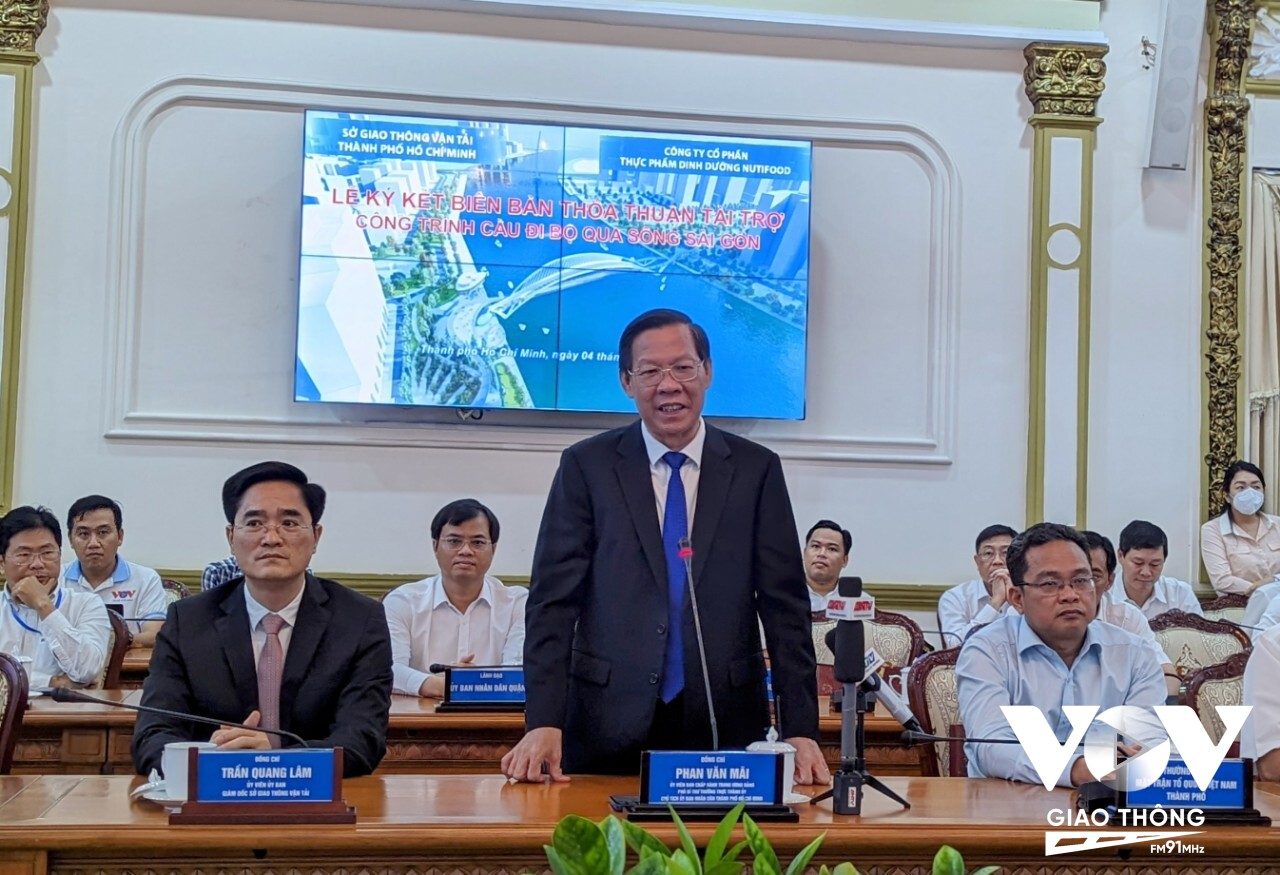 Ông Phan Văn Mãi – Chủ tịch UBND TP.HCM đánh giá cao đóng góp của Nutifood trong việc đồng hành xây dựng thành phố khang trang hơn, hiện đại hơn
