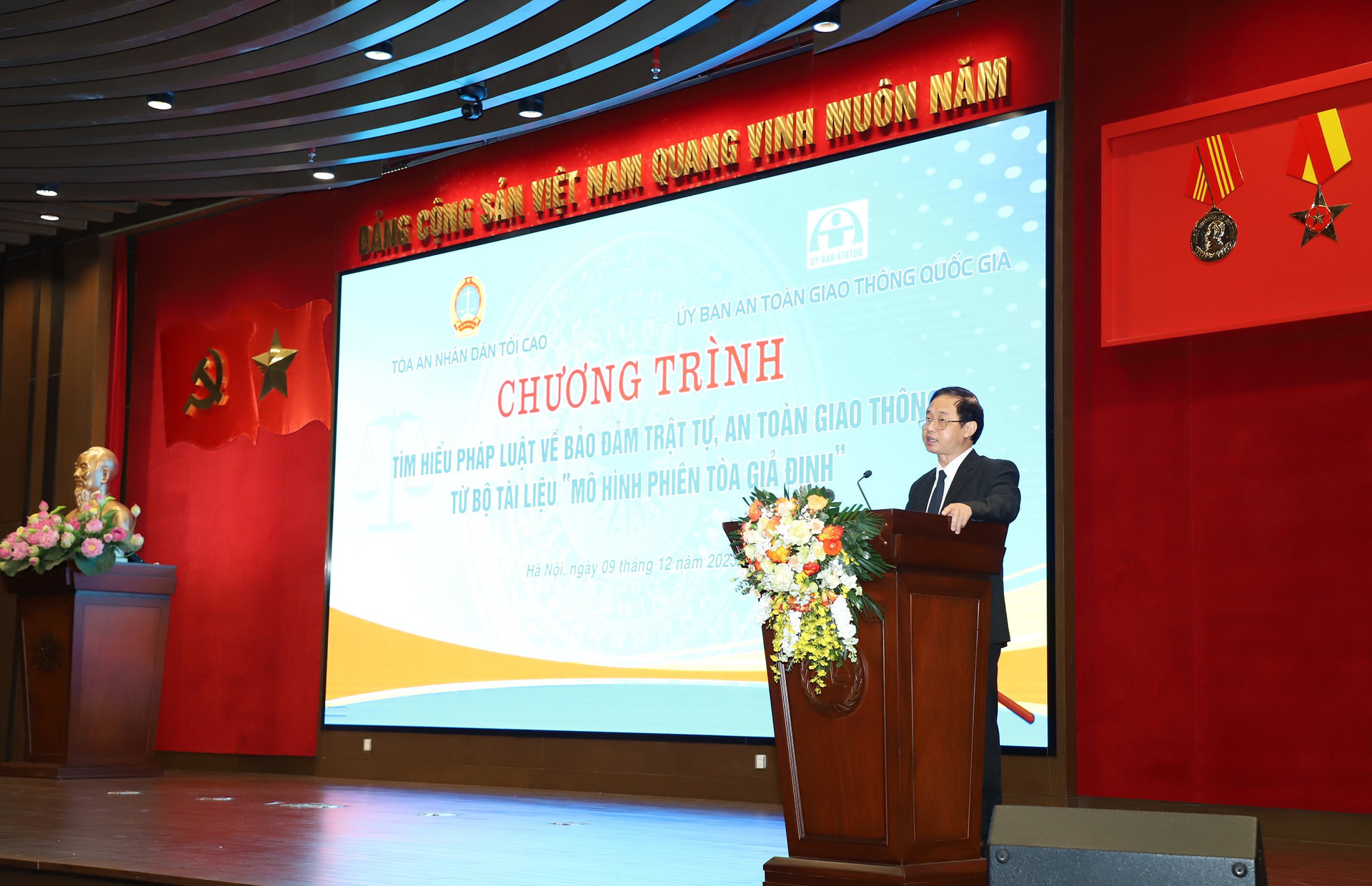 Thẩm phán Tòa án nhân dân tối cao Nguyễn Biên Thùy phát biểu khai mạc chương trình. (Ảnh: Công Lý)